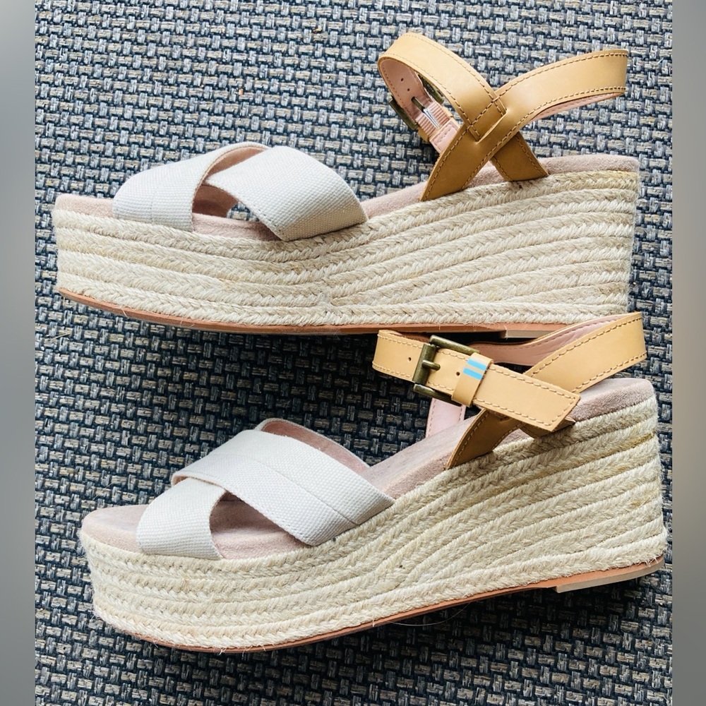 *SOLD* Cute Toms platform sandals